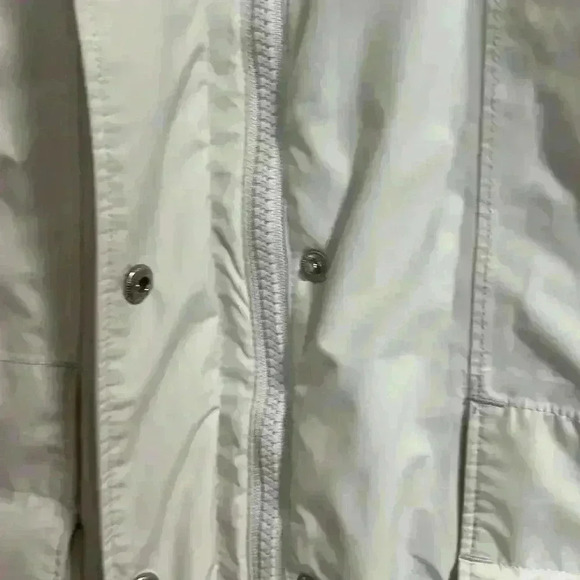 The  North Face Woman’s White Jacket/Parka - Picture 5 of 10